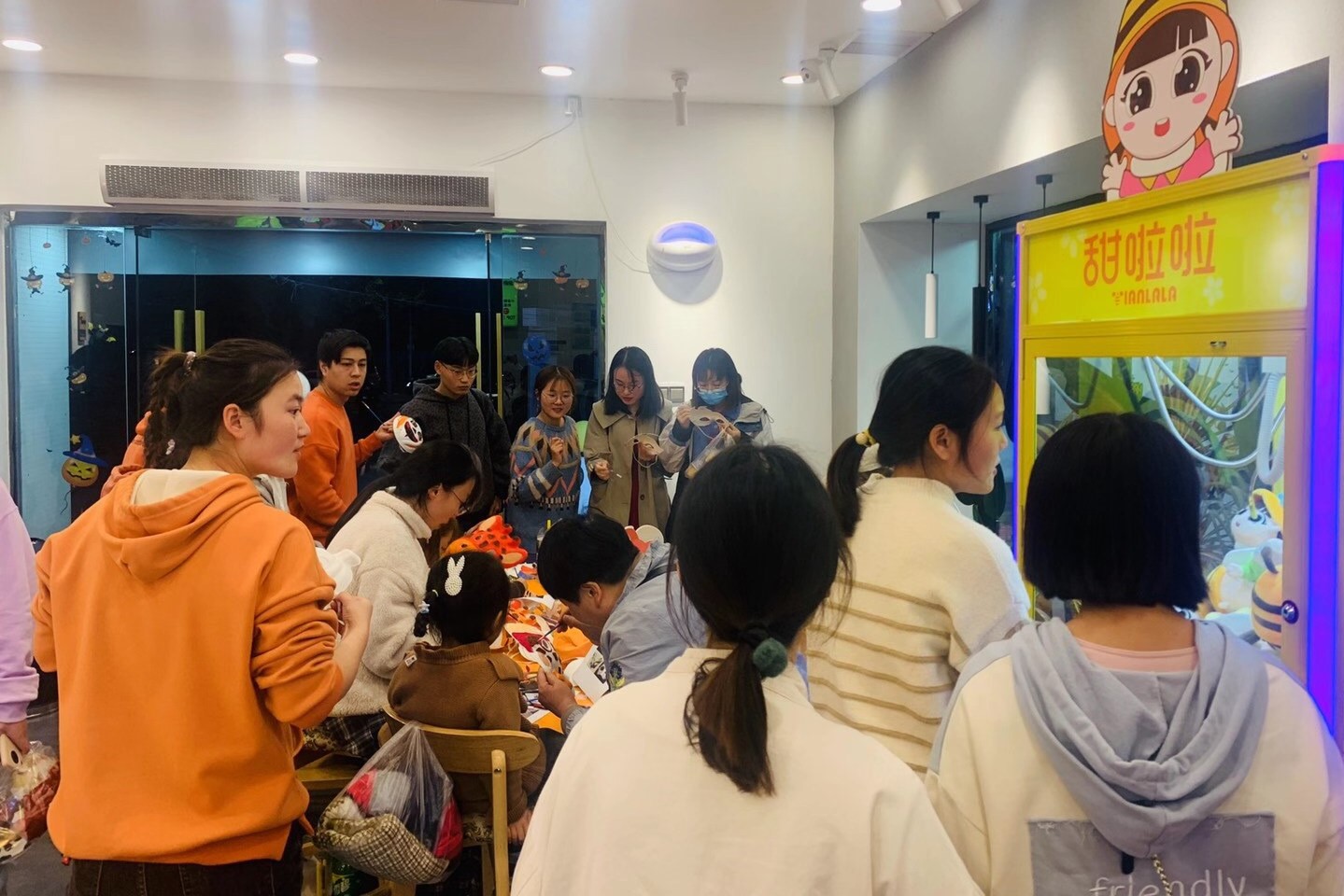 揭秘 | 甜啦啦萬圣節(jié)魔法快閃店神秘亮相! 揭秘 | 甜啦啦萬圣節(jié)魔法快閃店神秘亮相!